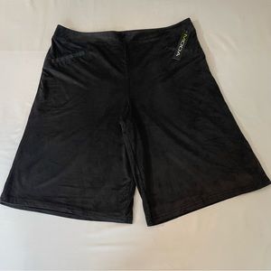 MODA WOMENS SHORTS , SIZE XL, NEW CONDITION, SIDE ZIPPER, BUILT IN LINER